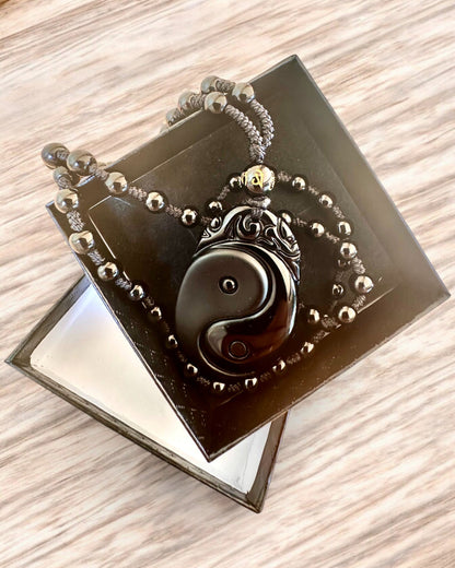 Amulet Obsidian Yin Yang cu Gravură - Armonie și Protecție, personalizare cu gravură pentru cadou