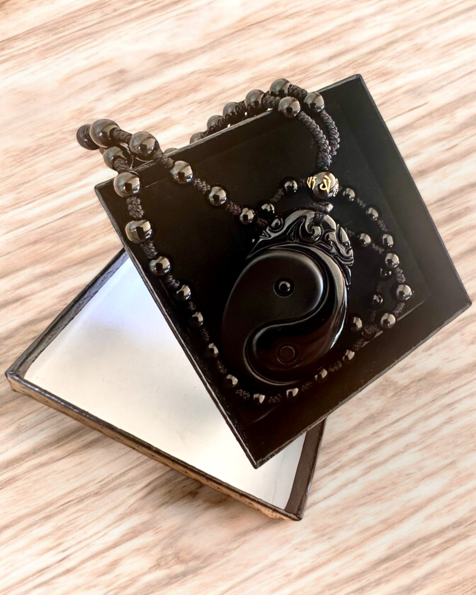 Amulet Obsidian Yin Yang cu Gravură - Armonie și Protecție, personalizare cu gravură pentru cadou