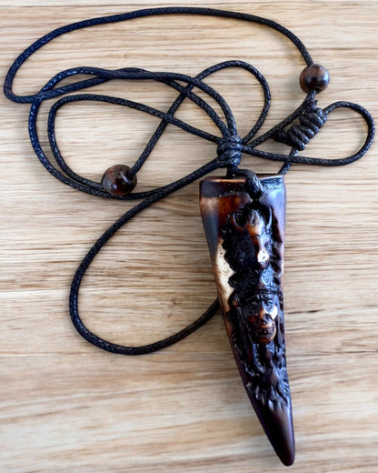 Colier Colț de Lup, amulet din Rășină - Forța Mistică a Naturii, posibilitate de personalizare cu gravură pentru cadou