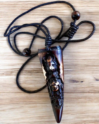 Colier Colț de Lup, amulet din Rășină - Forța Mistică a Naturii, posibilitate de personalizare cu gravură pentru cadou