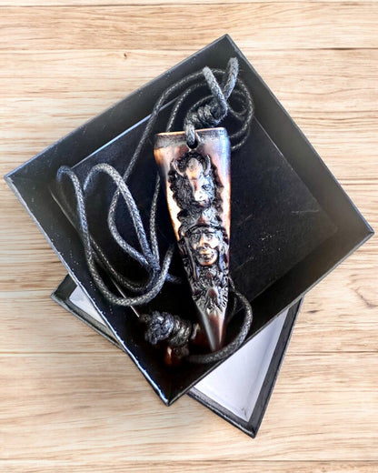 Colier Colț de Lup, amulet din Rășină - Forța Mistică a Naturii, posibilitate de personalizare cu gravură pentru cadou