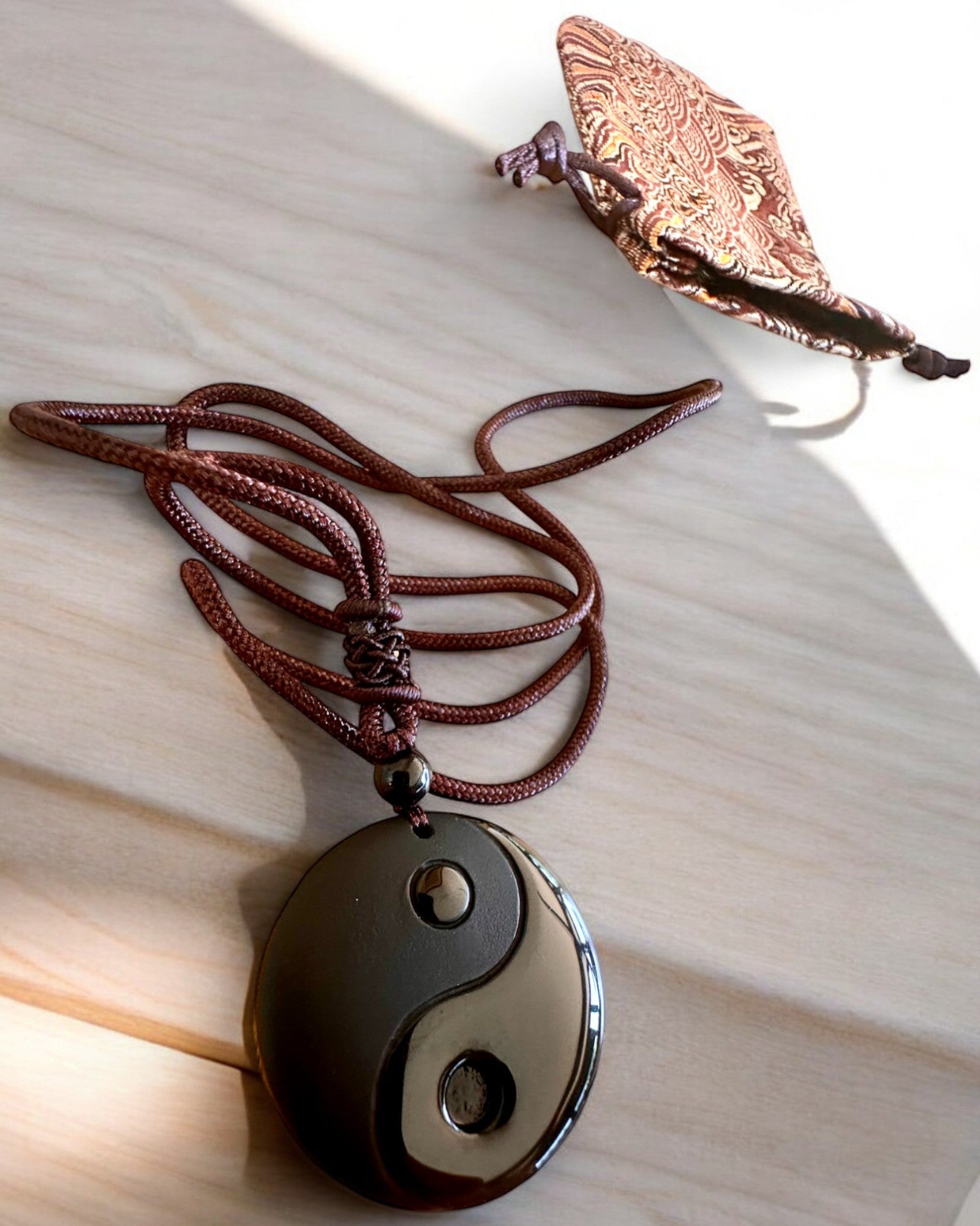 Colier Boho din Obsidian Yin Yang Tai Chi, posibilitate de personalizare cu gravură pentru cadou