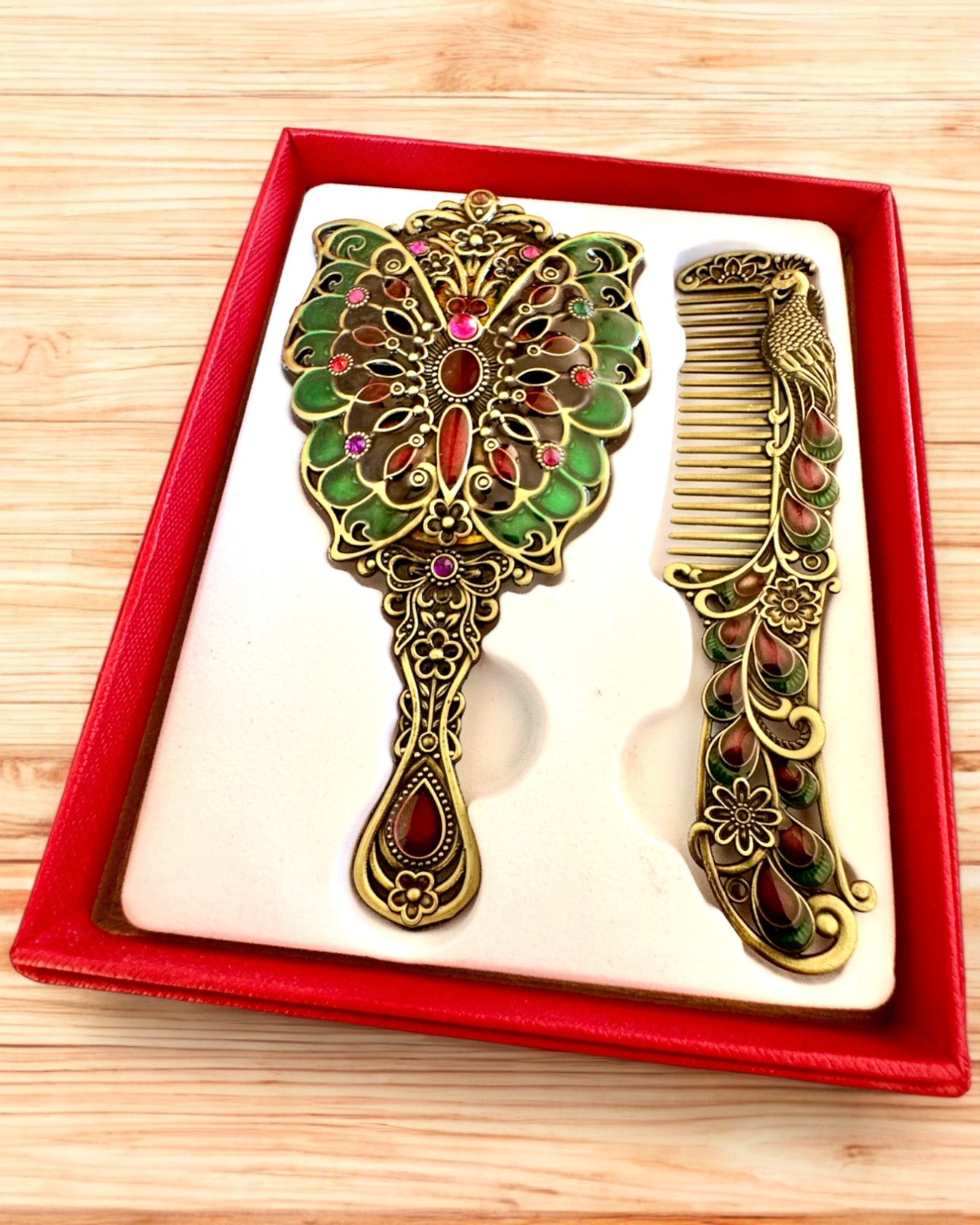 Set Oglindă „Eleganța Fluturelui” cu Pieptene
