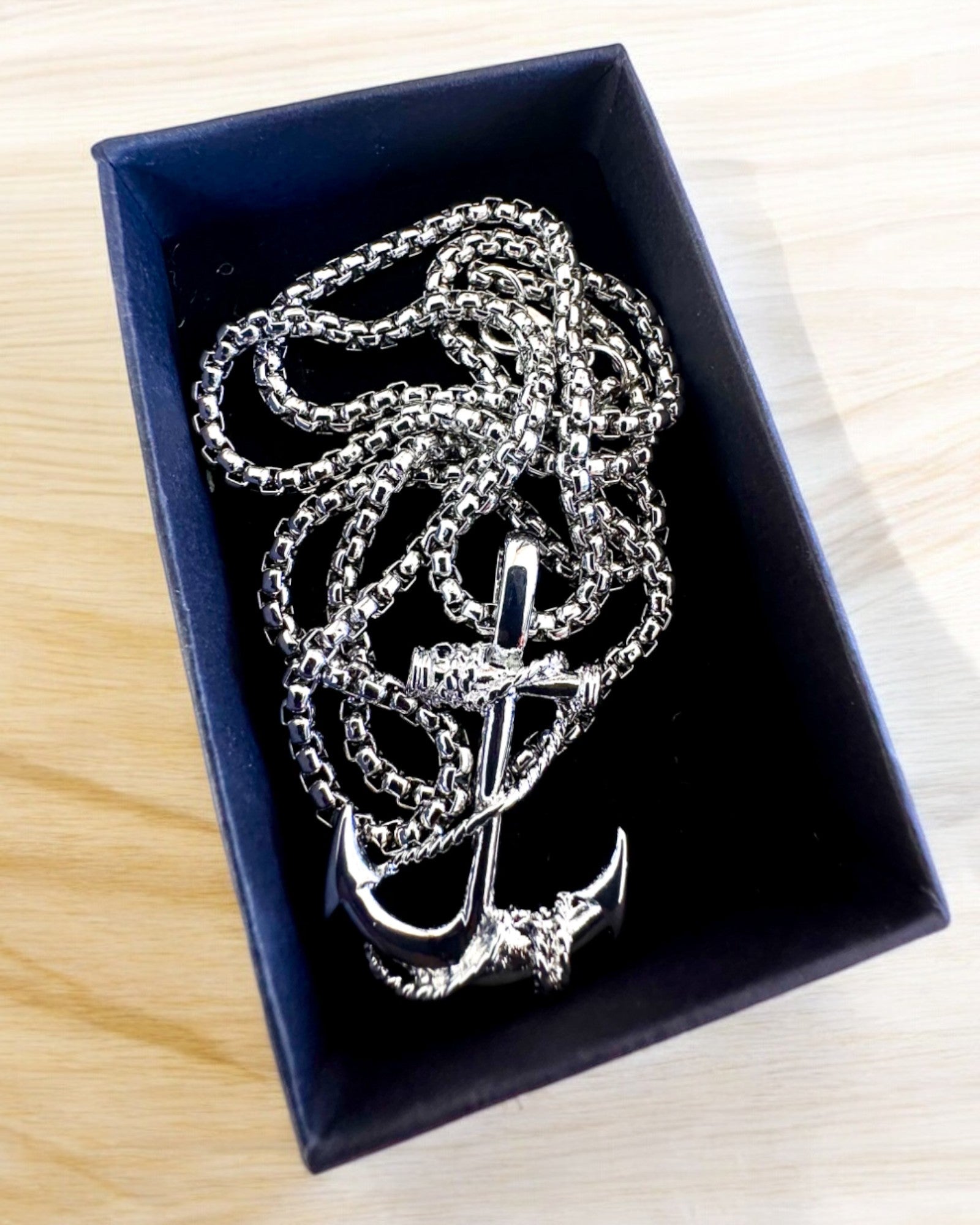 "Kotwica Determinacji - Amulet Morski", colier, posibilitate de personalizare cu gravură pentru cadou, 3 variante la alegere