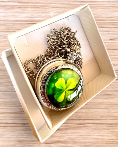 Ceas de buzunar "CloverTime" cu motiv de trifoi cu patru foi, posibilitate de personalizare cu gravură pentru cadou