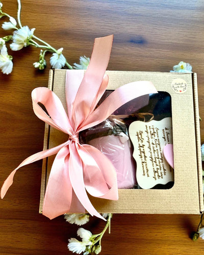 Lumânare din soia pentru intenții cu cuarț roz – dragoste, armonie și liniște a inimii, 250 ml, posibilitate de personalizare pentru cadou