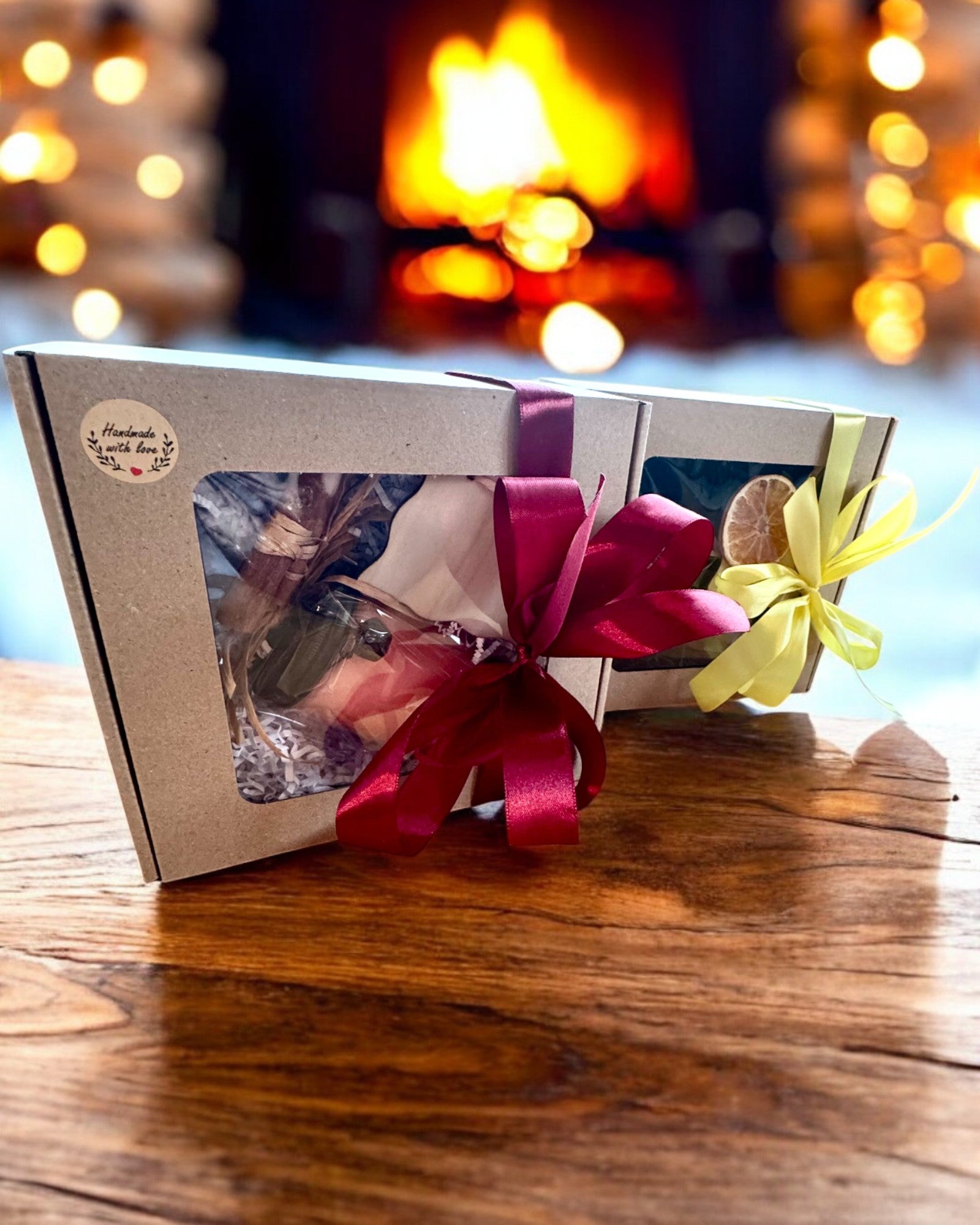 Lumânare din soia pentru intenții 250 ml cu piatră naturală – alege-ți energia: Citrin sau Granat, personalizare cu gravură pentru cadou