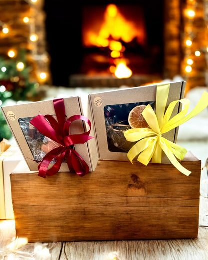 Lumânare din soia pentru intenții 250 ml cu piatră naturală – alege-ți energia: Citrin sau Granat, personalizare cu gravură pentru cadou