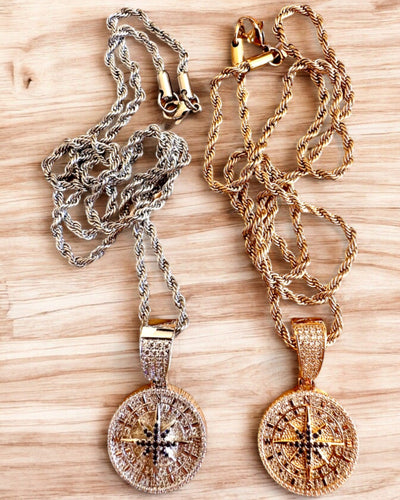 Colier cu Pandantiv Busolă în Stil Glamour cu Zirconii pentru Femei și Bărbați - 2 variante la alegere, personalizare cu gravură pentru cadou