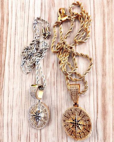 Colier cu Pandantiv Busolă în Stil Glamour cu Zirconii pentru Femei și Bărbați - 2 variante la alegere, personalizare cu gravură pentru cadou