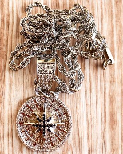 Colier cu Pandantiv Busolă în Stil Glamour cu Zirconii pentru Femei și Bărbați - 2 variante la alegere, personalizare cu gravură pentru cadou