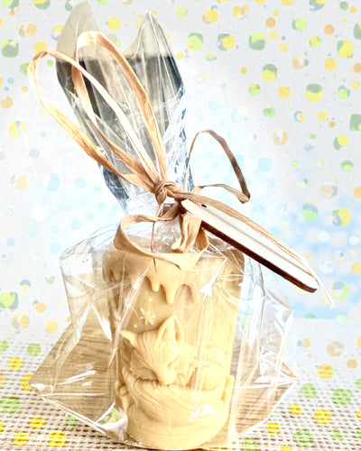 Lumânare din soia Vulpița de Iarnă, 7,5 cm înălțime, lumânare din soia turnată manual cu o vulpiță adorabilă adormită, personalizabilă cu gravură pe plăcuță