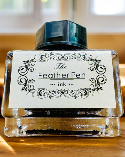 Set Cadou - Pană de Gâscă Bordo-Violet „Eleganță Steampunk” cu Posibilitate de Gravare, pentru cadou