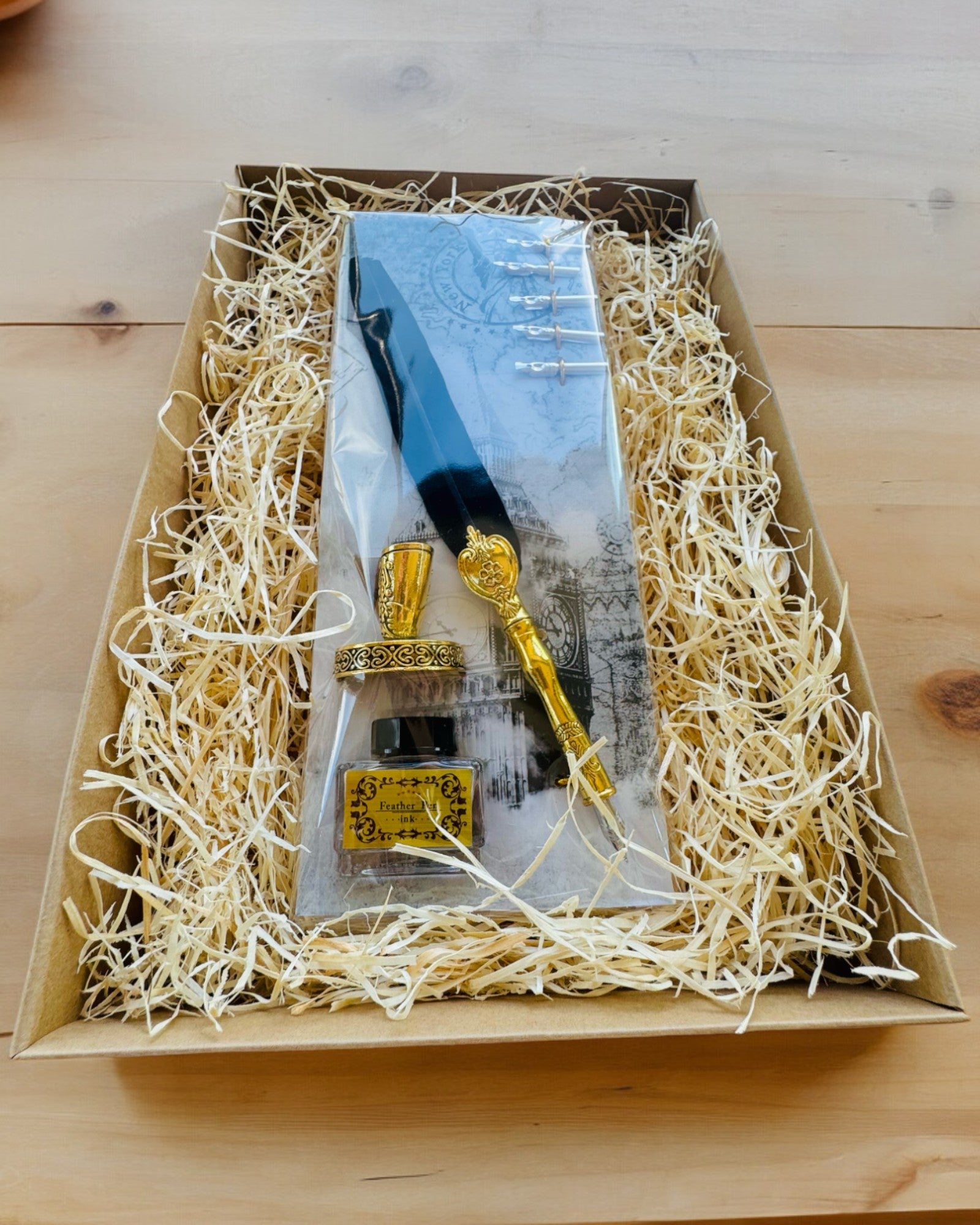 "Pană de gâscă elegantă cu set de accesorii - Royal Quill, posibilitate de personalizare cu gravură"