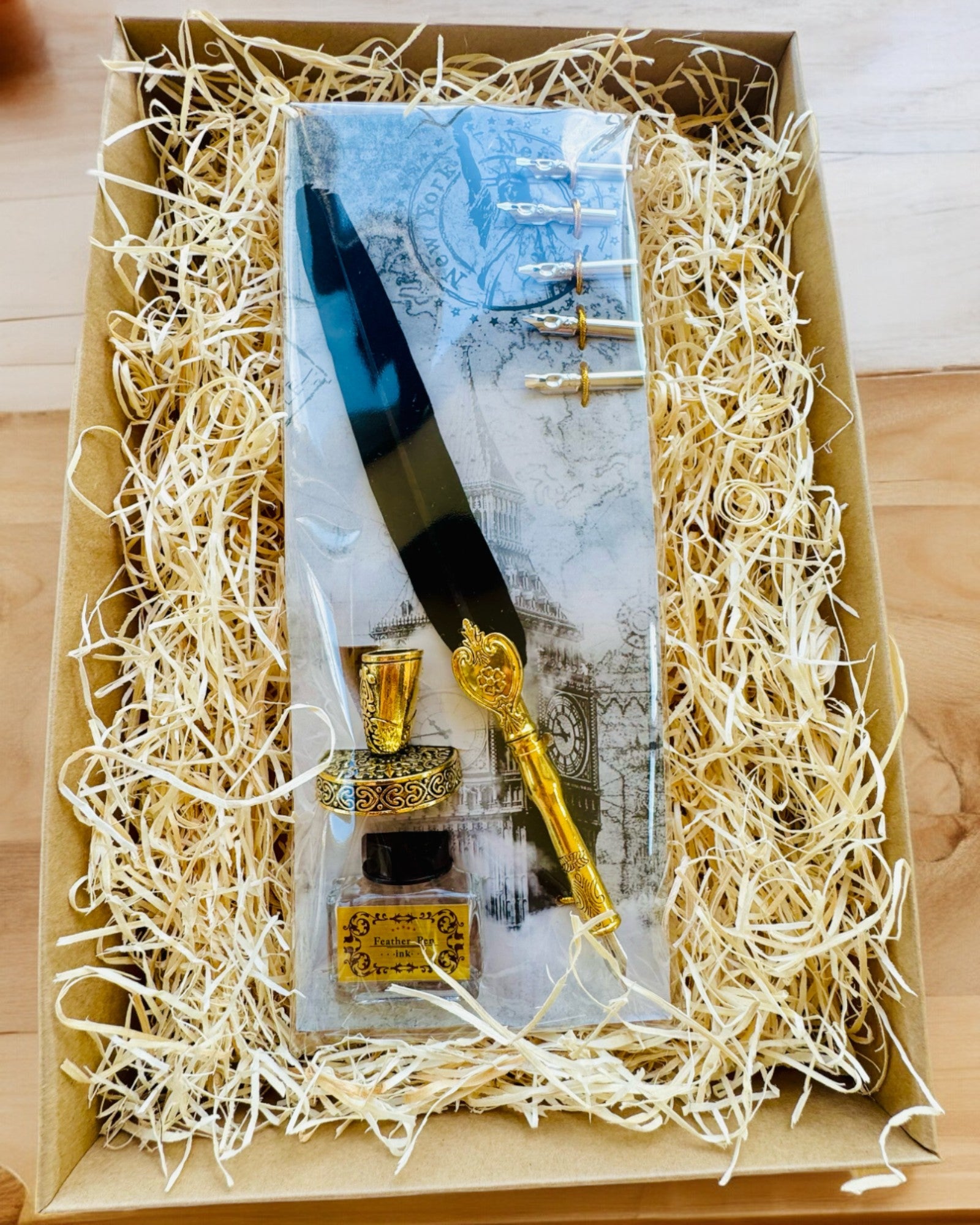 "Pană de gâscă elegantă cu set de accesorii - Royal Quill, posibilitate de personalizare cu gravură"