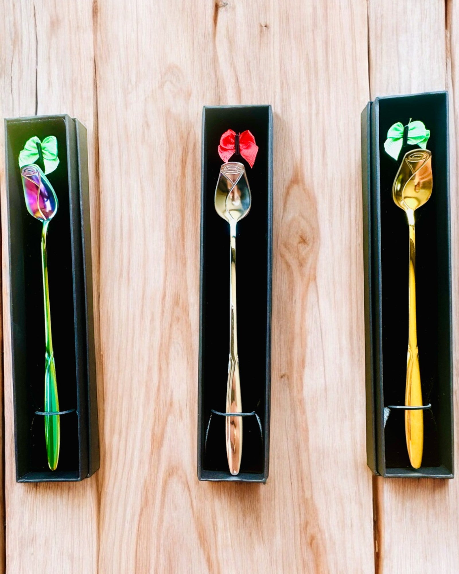 Linguriță Personalizată cu Trandafir cu Opțiune de Gravare pentru cadou - 3 variante de culori disponibile