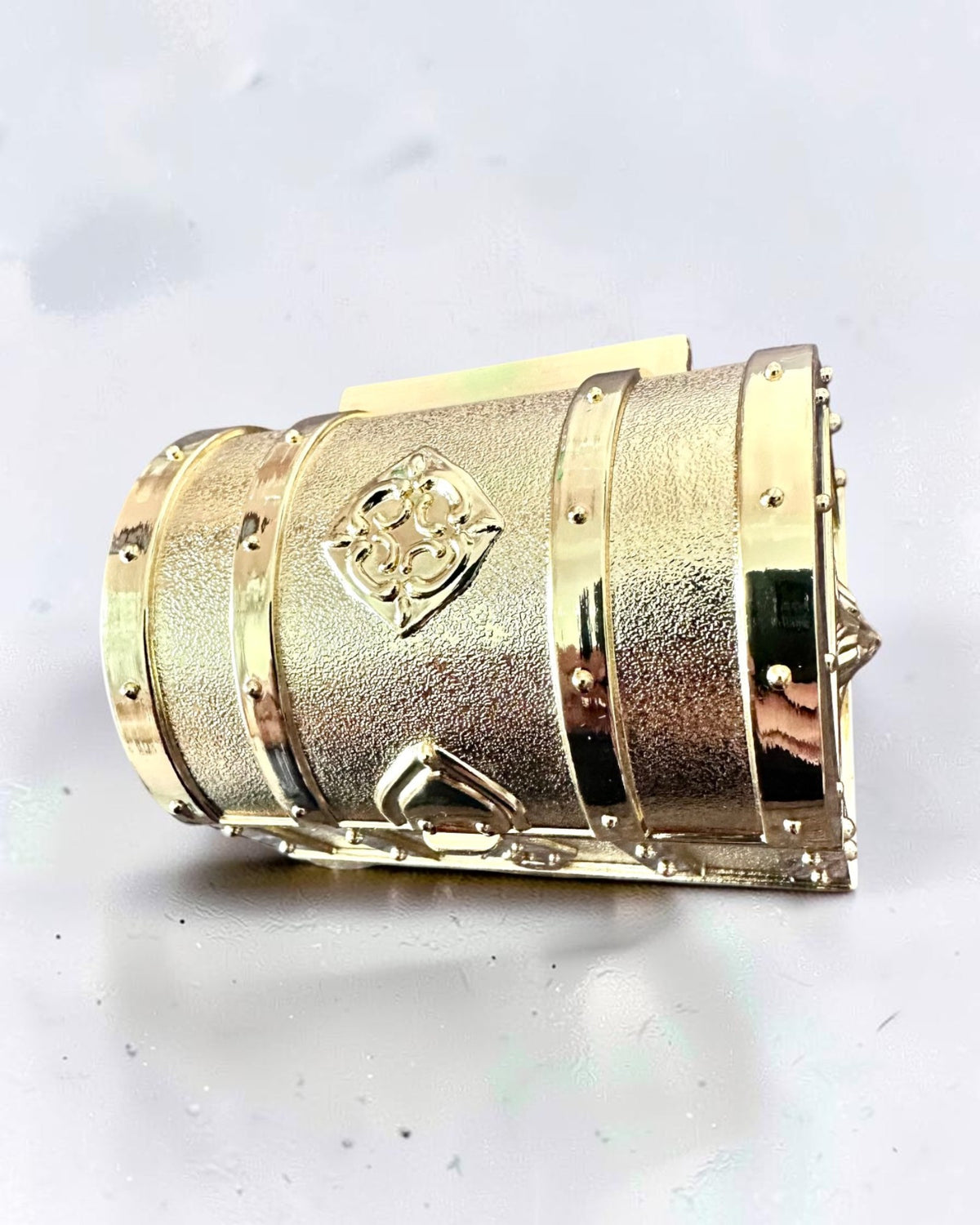 Cufăr de comori metalic retro cu gravură - Casetă argintie 7x5x5 cm