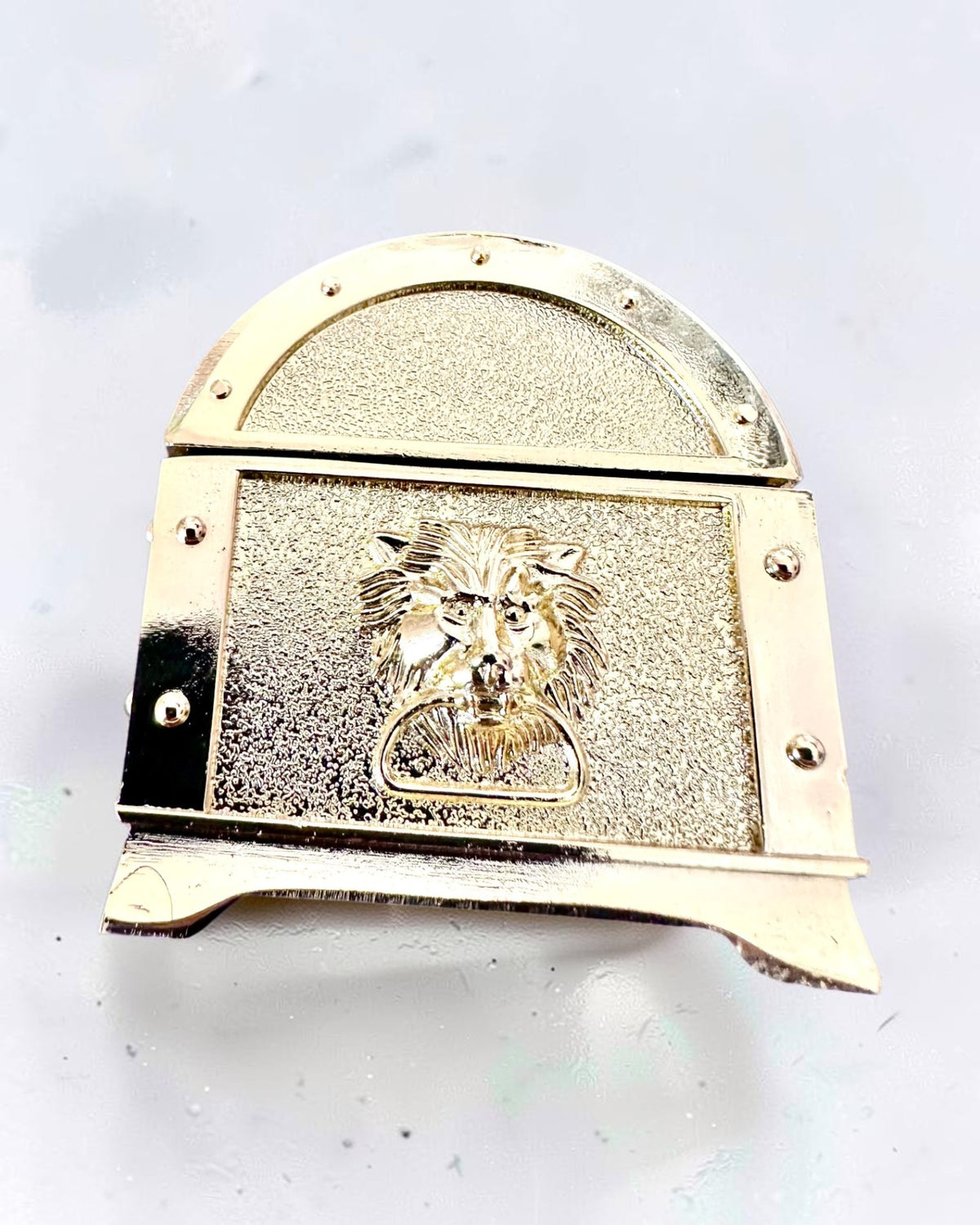 Cufăr de comori metalic retro cu gravură - Casetă argintie 7x5x5 cm