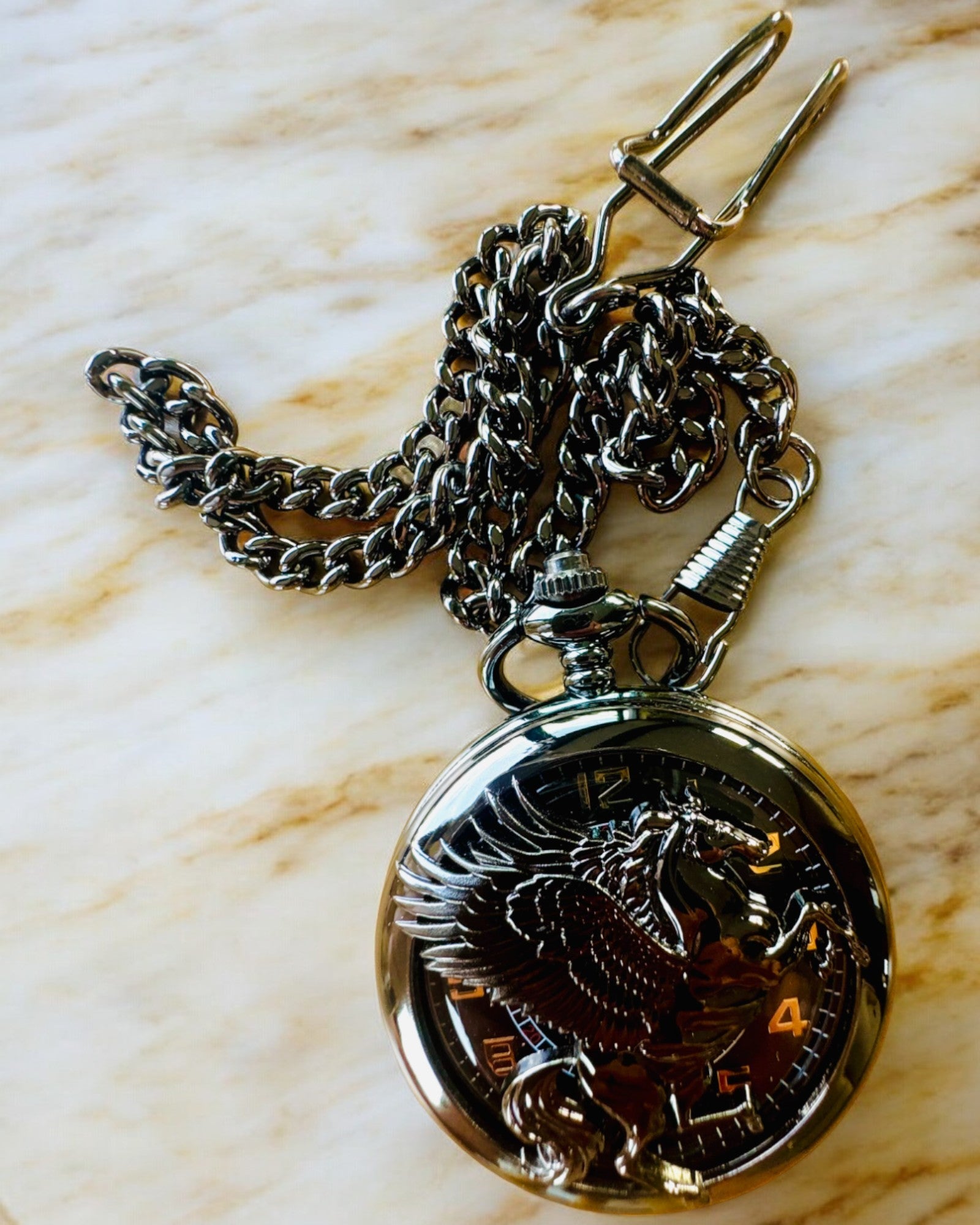 Ceas de buzunar "Equus Tempus" - Negru cu motiv de cal, posibilitate de personalizare cu gravură - cadran negru