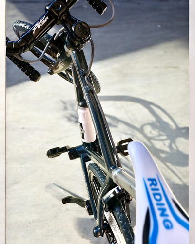 Model Miniatural Metalic Bicicletă Roșie "SpeedMaster" personalizare cu gravură pentru cadou, 2 variante de culori