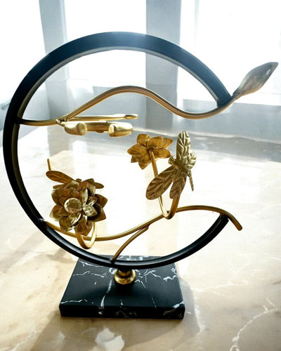 Suport „Elegancki Owad” - pentru sticlă de vin și pahare, înălțime 33 cm, posibilitate de personalizare cu gravură pentru cadou