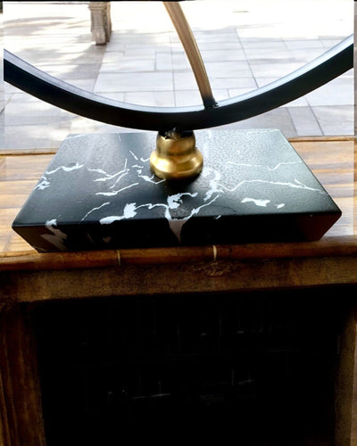 Suport „Elegancki Owad” - pentru sticlă de vin și pahare, înălțime 33 cm, posibilitate de personalizare cu gravură pentru cadou