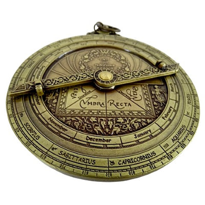 Astrolab european H32 – replică renascentistă premium, cu posibilitate de personalizare prin gravură – cadou ideal cu suport elegant din lemn – înălțime 12 cm, realizat manual cu atenție la detalii