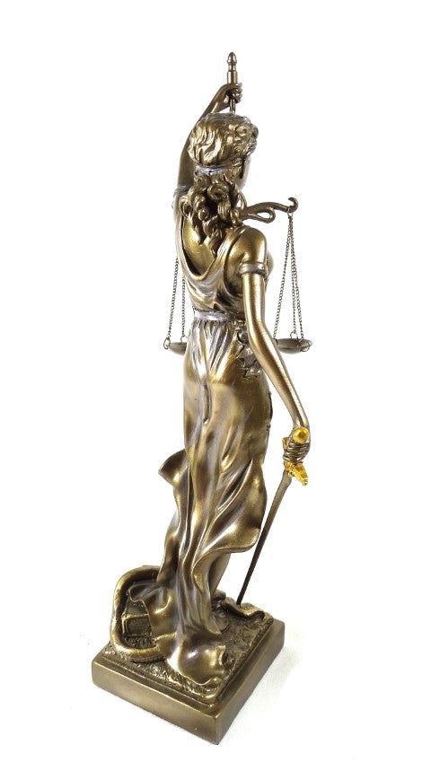 Figurka Temida 35 cm z możliwością personalizacji grawerem - elegancki prezent dla prawnika, sędziego lub radcy prawnego, wykonana z polyresinu w złotym kolorze z antycznym wykończeniem