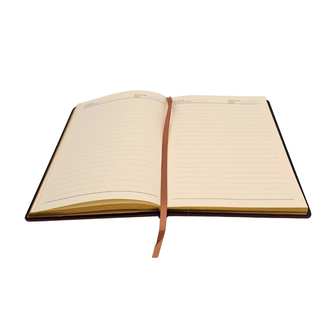 Notes elegant A5 cu copertă din lemn și gravură personalizată – jurnal de lux pentru cadou, cu margini aurii și hârtie de înaltă calitate, în culoarea maro