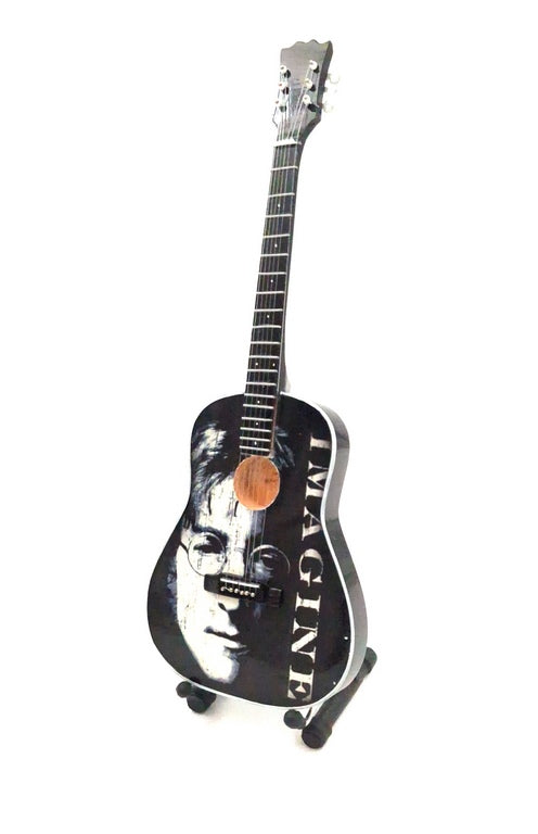 Mini-chitară decorativă John Lennon The Beatles 24 cm, cu gravură personalizată