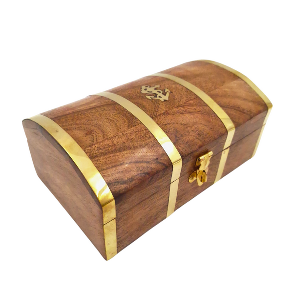 Casetă din lemn în stil marinăresc vintage DNU-020, cu motiv de ancoră din alamă, gravură personalizată, ideală ca dar pentru iubitorii mării, dimensiuni 18,4 × 12,7 × 7,6 cm