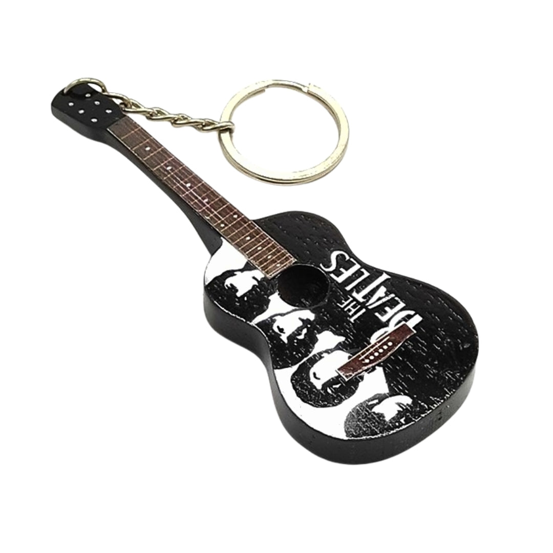 Brelok gitara The Beatles EGK-0894 z możliwością personalizacji grawerem, drewniany w kolorze białym, czarnym i brązowym, idealny na prezent dla fana muzyki i gitarzysty