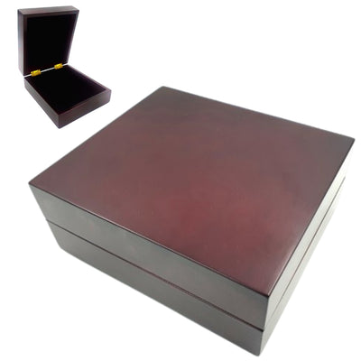 Cutie cadou din lemn 14 x 16 x 6,7 cm, de culoare vișiniu închis, cu inserție din pâslă și posibilitate de personalizare prin gravură