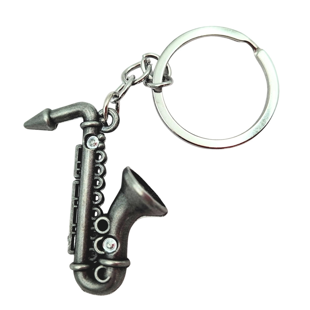 Breloc metalic saxofon de culoare argintie