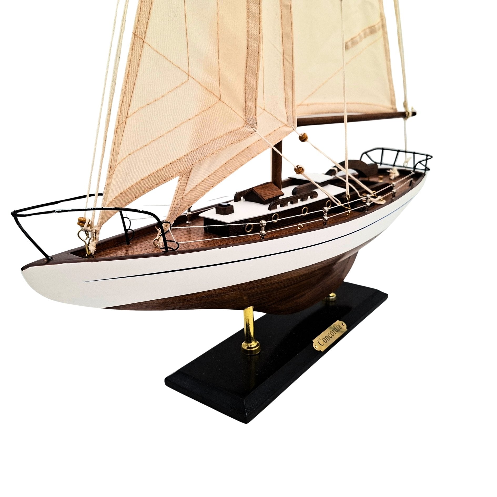 Model de iaht cu vele de 66 cm, cu posibilitate de personalizare prin gravură