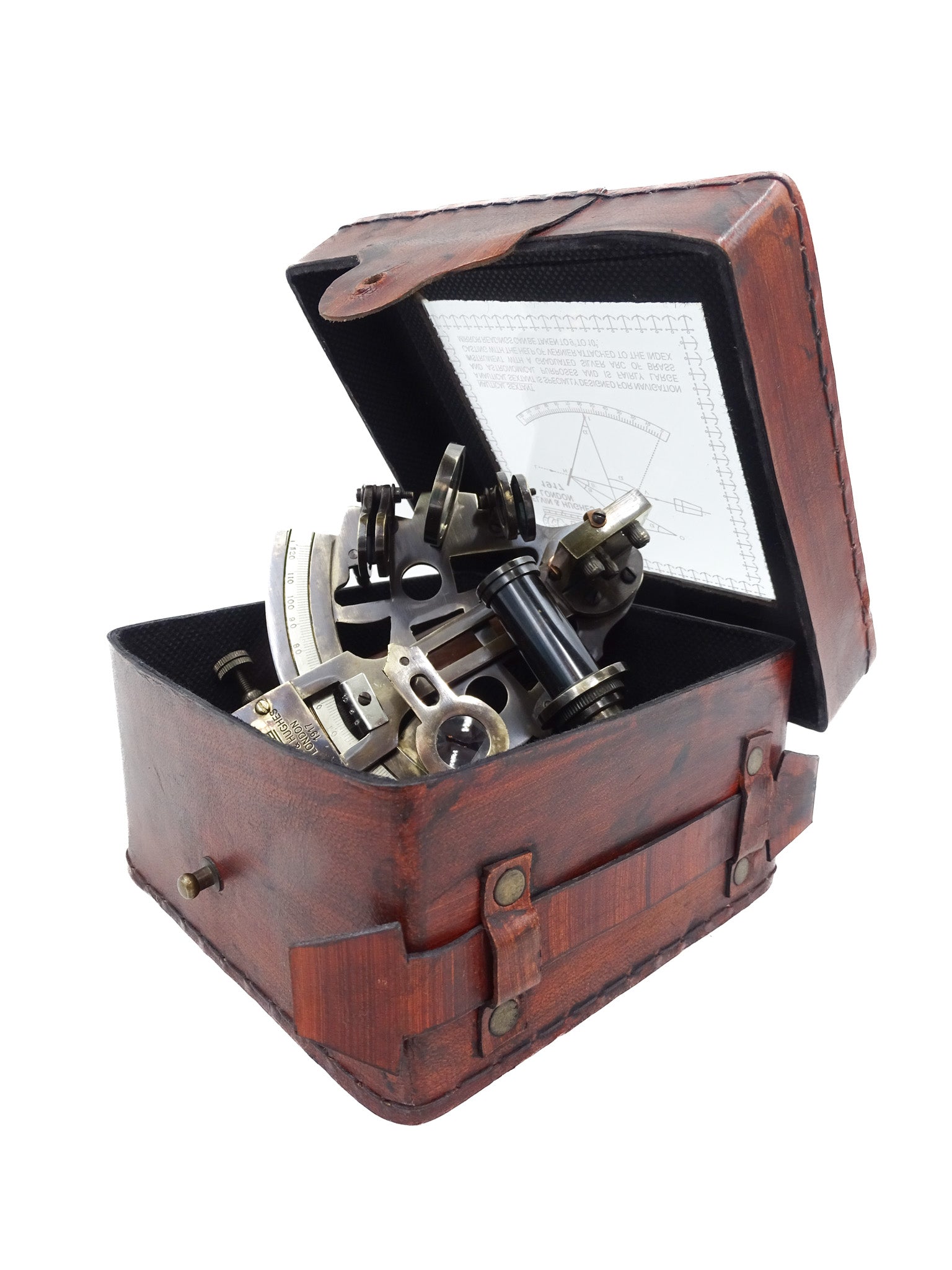 Sextant din alamă cu gravură în cutie din piele - replică din 1917, ideal ca dar pentru marinari și astronomi, dimensiuni 13x12x6 cm, antic, material: alamă și sticlă