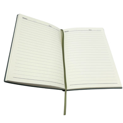 Set cadou elegant cu gravură personalizată - agendă A5 din piele verde măsliniu, cu stilou și rezervă suplimentară, în cutie cadou estetică