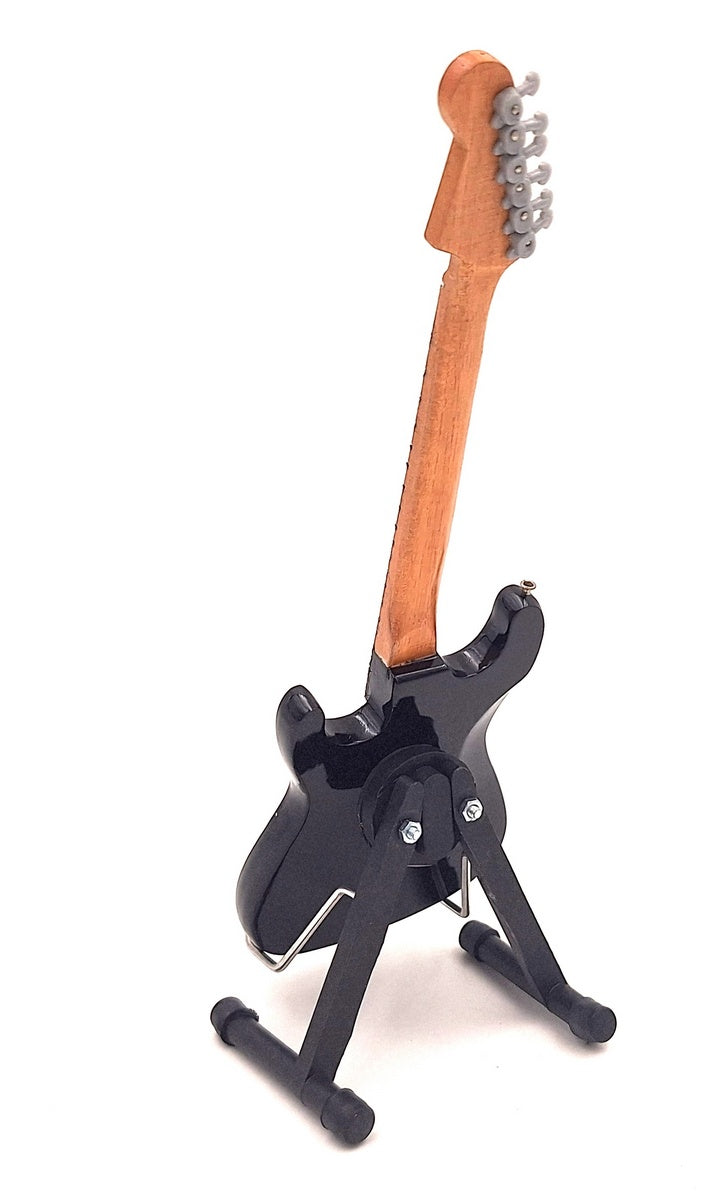 Mini chitară inspirată de Kurt Cobain, cu posibilitate de personalizare prin gravură, realizată manual din lemn de mahon, neagră/albă, înălțime 27,5 cm