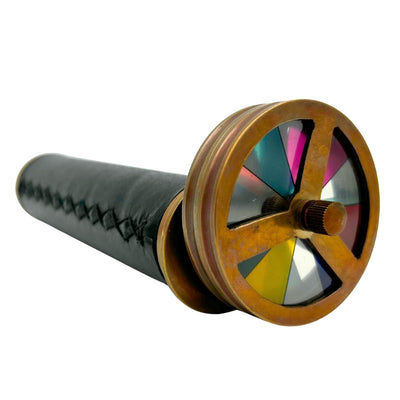 Caleidoscop retro din alamă și piele, cu posibilitate de personalizare prin gravură - cadou elegant cu înălțimea de 18 cm și diametrul de 5,5 cm