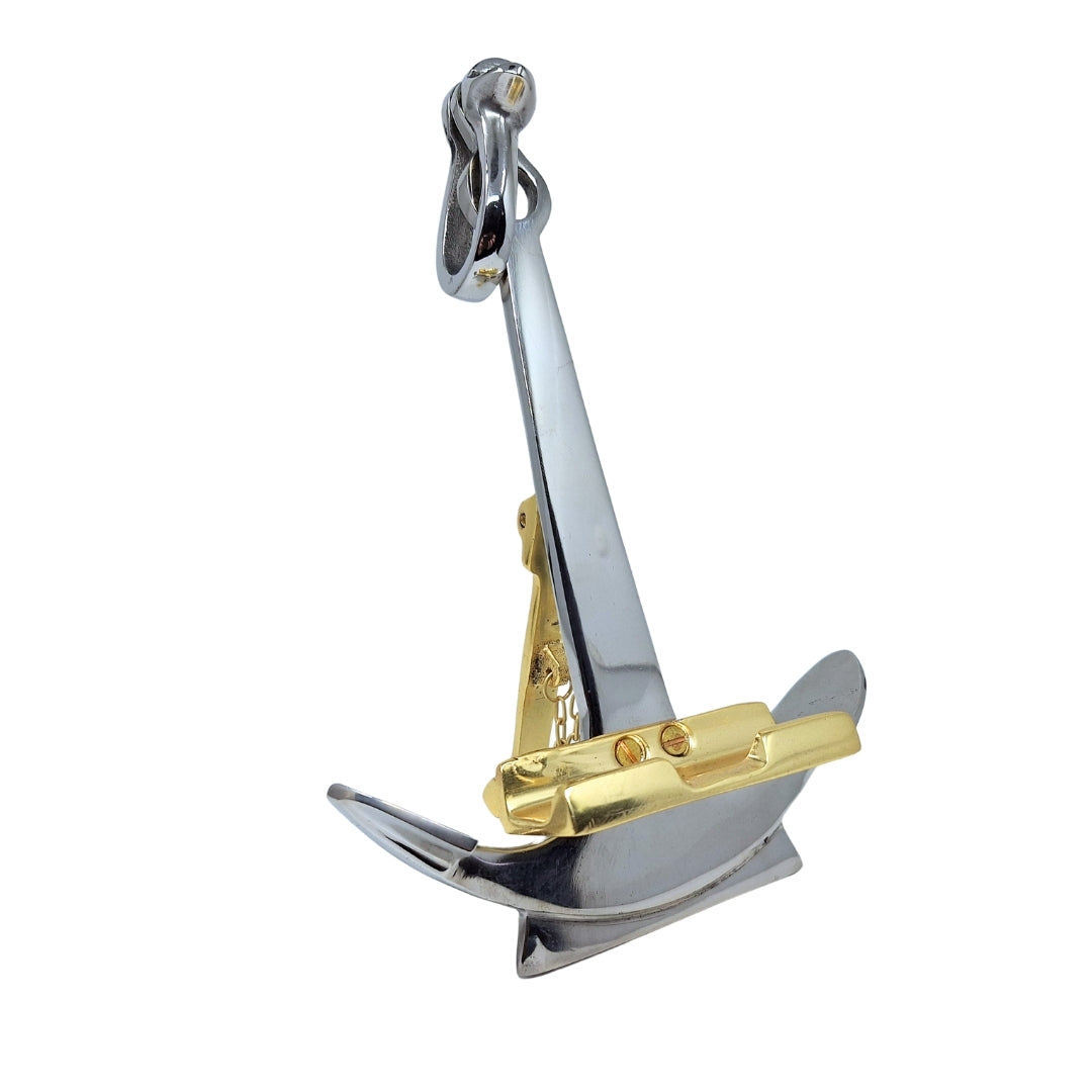 Suport pentru smartphone Ancoră MT201 cu finisaj metalic, posibilitate de personalizare prin gravură, cadou ideal pentru marinar, înălțime 25 cm, lățime 16 cm