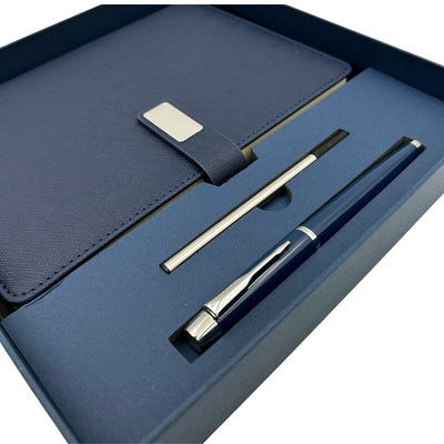 Agendă A5 elegantă din piele bleumarin, cu stilou și gravură personalizată, în cutie cadou