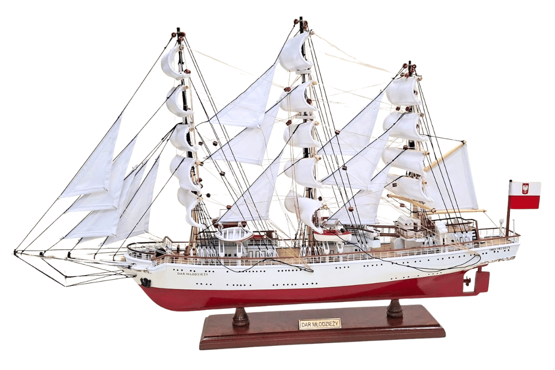 Model exclusiv al velierului Dar Młodzieży XXL 71 cm, posibilitate de personalizare prin gravură