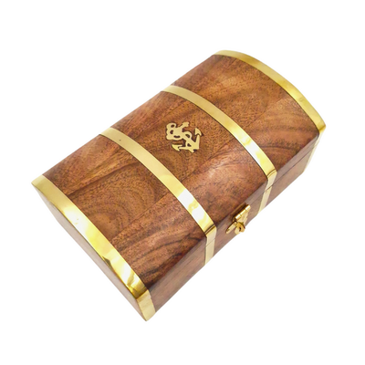 Casetă din lemn în stil marinăresc vintage DNU-020, cu motiv de ancoră din alamă, gravură personalizată, ideală ca dar pentru iubitorii mării, dimensiuni 18,4 × 12,7 × 7,6 cm