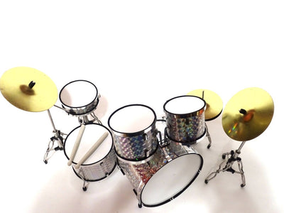 Mini perkusja kolekcjonerska MDR-0039 w kolorze srebrno-chromowym, skala 1:5, możliwość personalizacji grawerem, idealny na prezent, wysokość 15 cm, wykonana z metalu i plastiku