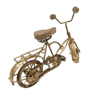 Figurină bicicletă veche cu gravură - decorațiune din metal și lemn cu dimensiunile 30 x 20 x 10 cm