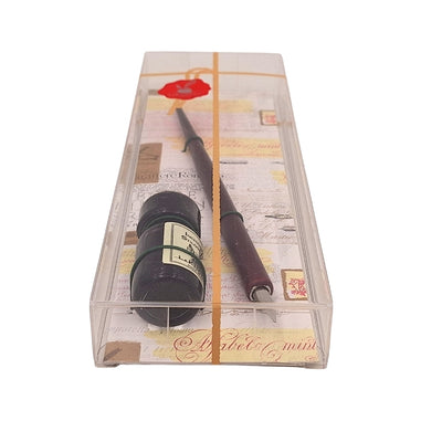 Set elegant pentru caligrafie, cu stilou din lemn și cerneală neagră, posibilitate de personalizare prin gravură, ideal ca dar pentru iubitorii artei scrisului, în ambalaj decorativ 7,5 x 22 x 3 cm