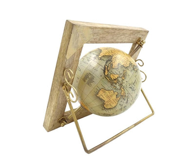 Glob decorativ GLB-40 în ramă din lemn, cu posibilitate de personalizare prin gravură, hartă albastru-galbenă, diametru 15 cm