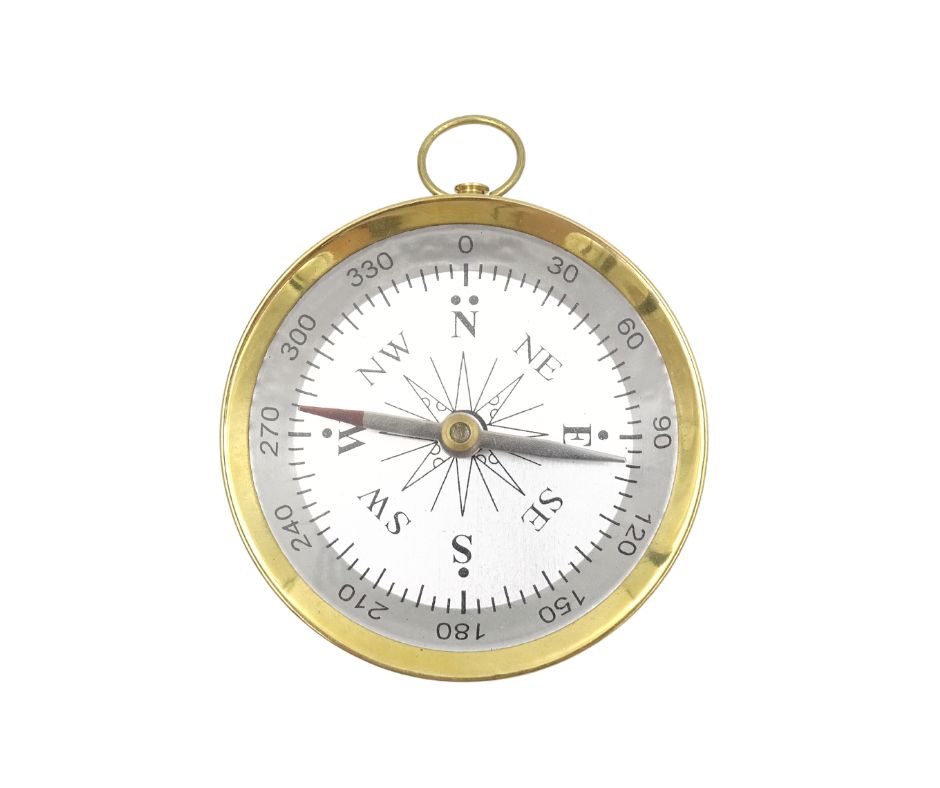 Busolă din alamă în cutie din lemn, cu posibilitate de personalizare prin gravură - cadou elegant pentru iubitorii de tematică marină, diametru 7,5 cm, înălțime 1,5 cm