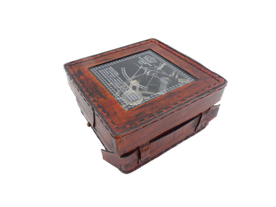 Sextant din alamă cu gravură în cutie din piele - replică din 1917, ideal ca dar pentru marinari și astronomi, dimensiuni 13x12x6 cm, antic, material: alamă și sticlă