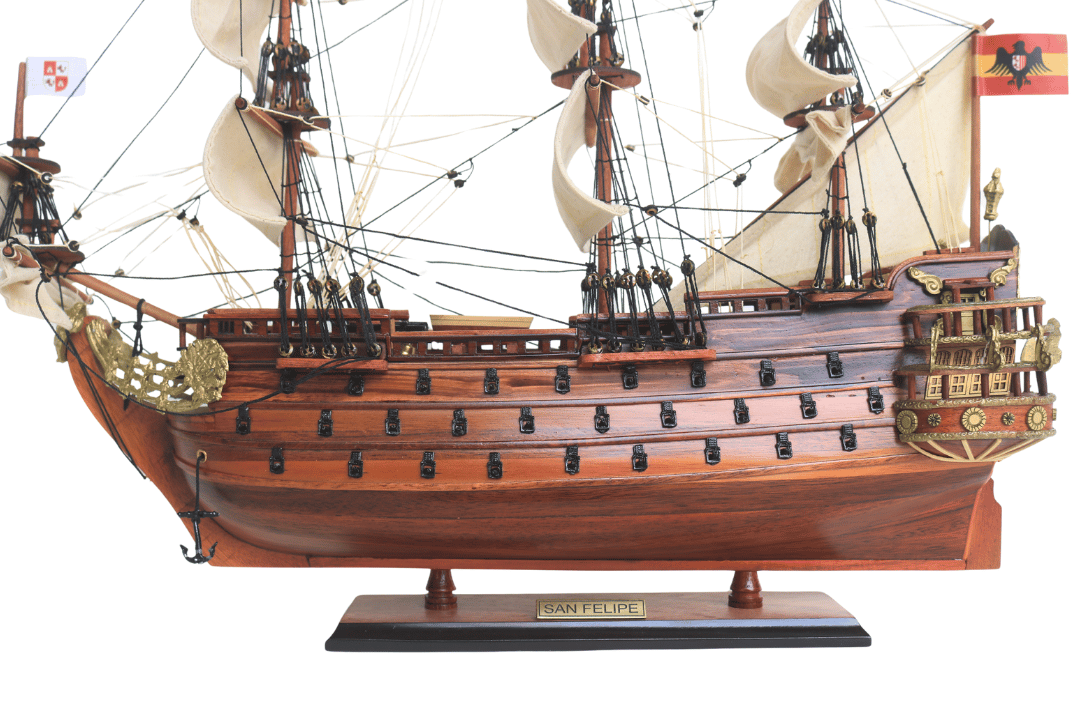 Model exclusiv al velierului San Felipe – SF4, posibilitate de personalizare prin gravură